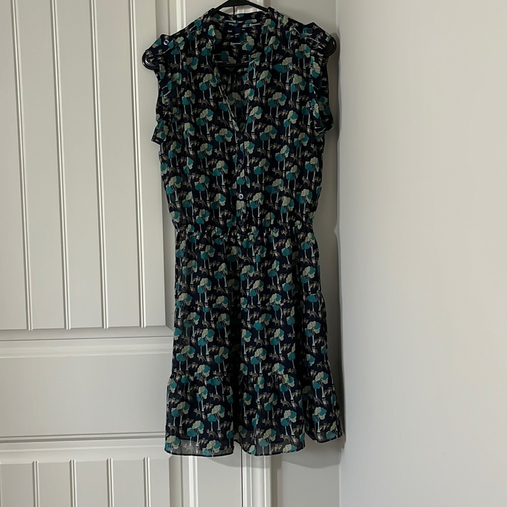 Sleeveless V-Neck Button Down Knee-Length Dress